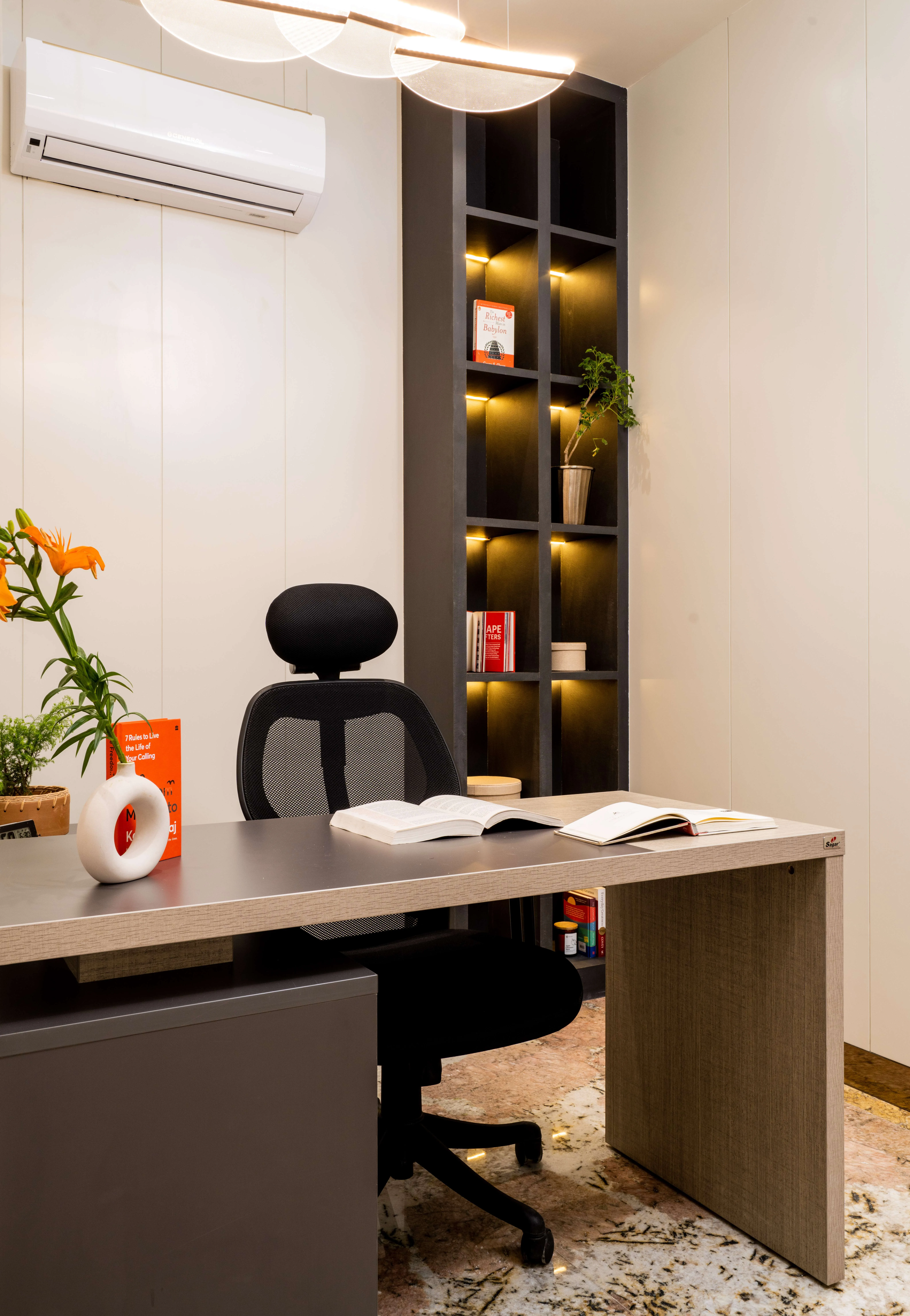 Daujees Office Cabin Room