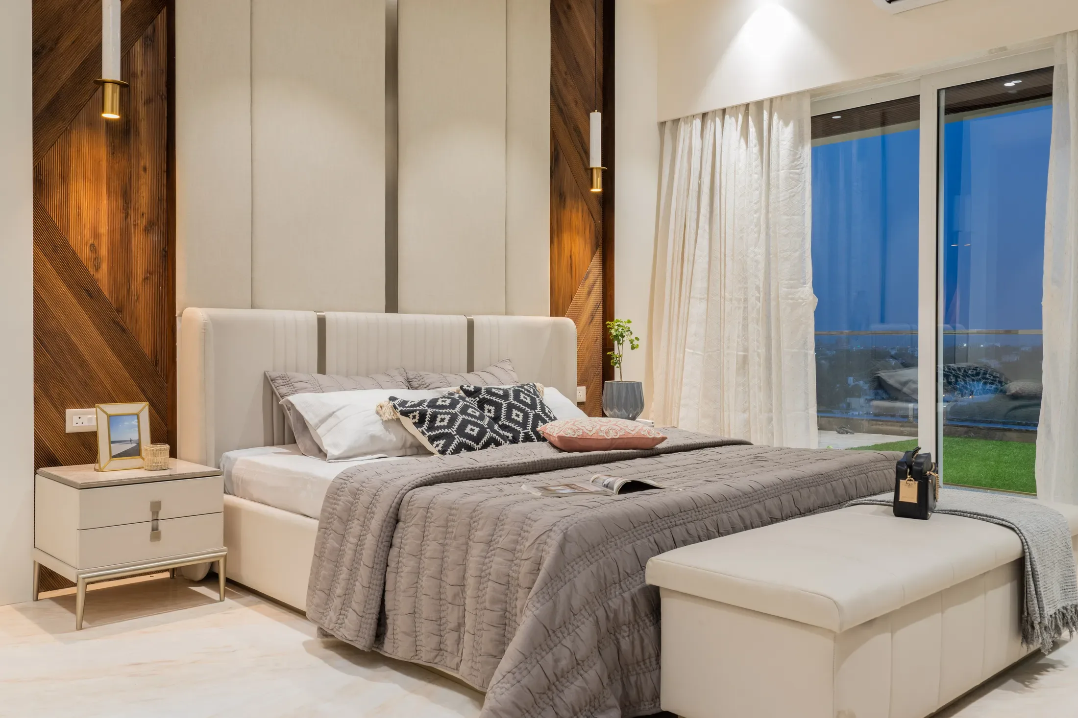 Bedroom in grey and oak
